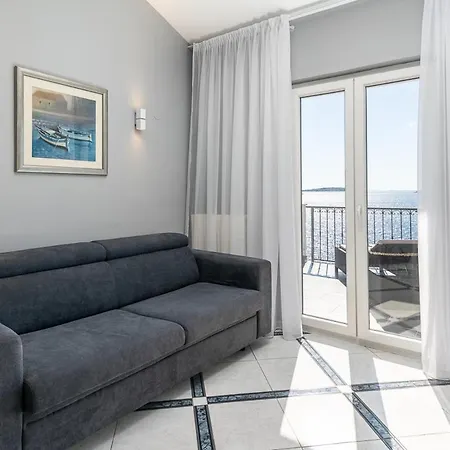 Sleeps 12 Pool Air Con * Voluja