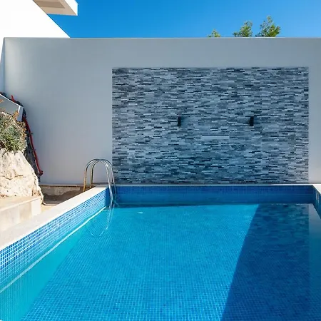 Sleeps 12 Pool Air Con * Voluja