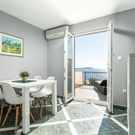Sleeps 12 Pool Air Con Vila *