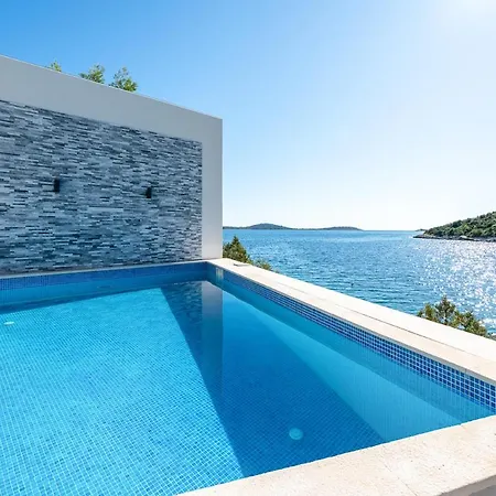 Sleeps 12 Pool Air Con Voluja